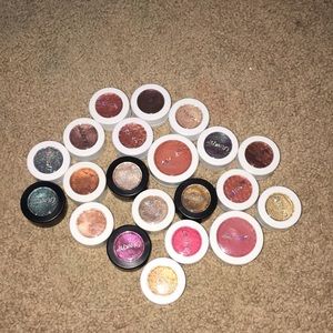 22 colour pop eye shadows